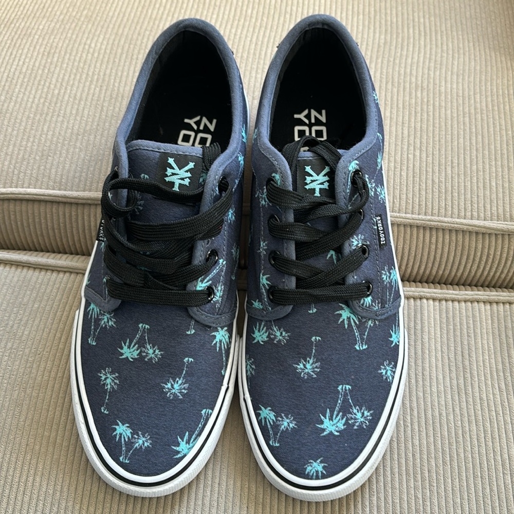 Men’s zoo, York shoes with palm trees size 9 in great condition never worn
